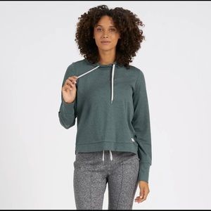 Vuori halo essential hoodie kelp